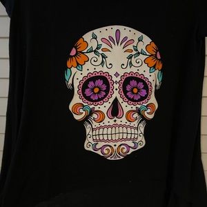 Black t shirt with skull on it